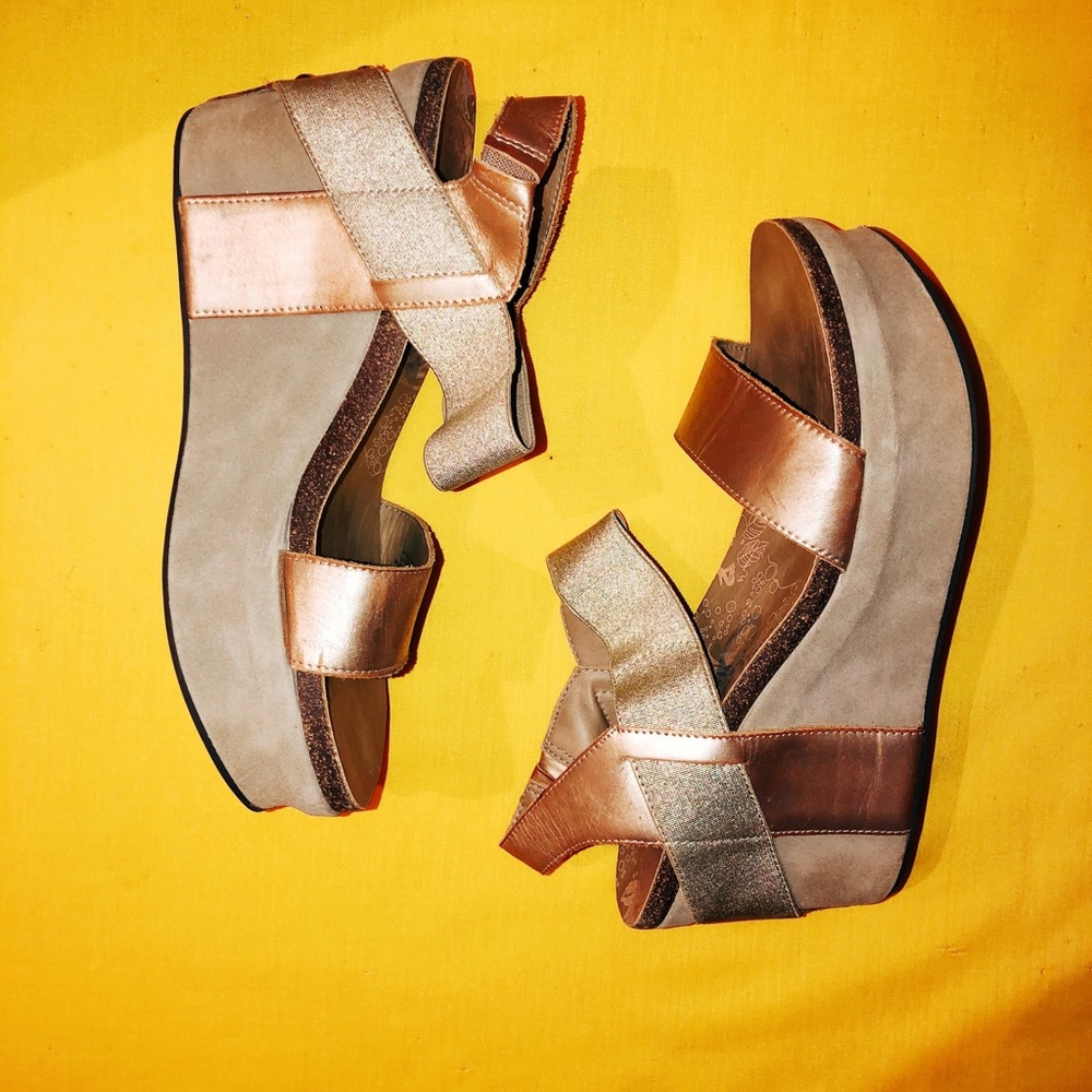 OTBT neutral wedges! Great condition!!